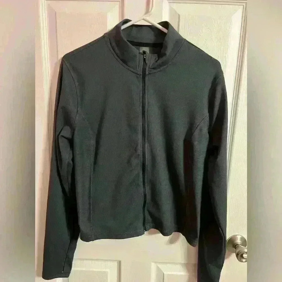 Gaiam Women’s Performance Jacket - Picture 2 of 5